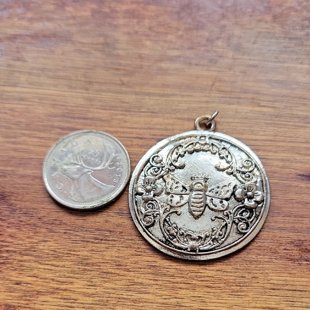 Large Bee Pendant - Picture 4 of 4